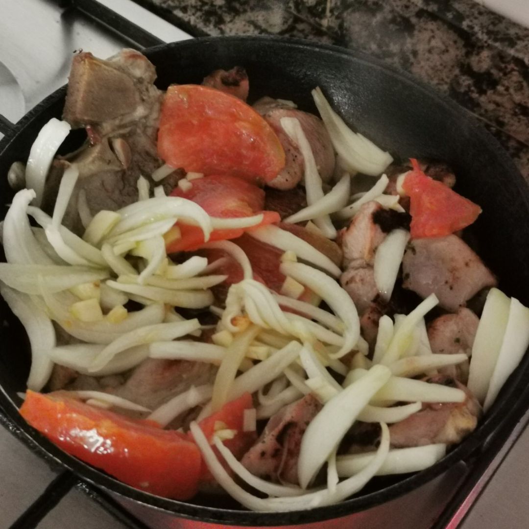 Receta 5: Carne con tomate y cebolla Paso 1
