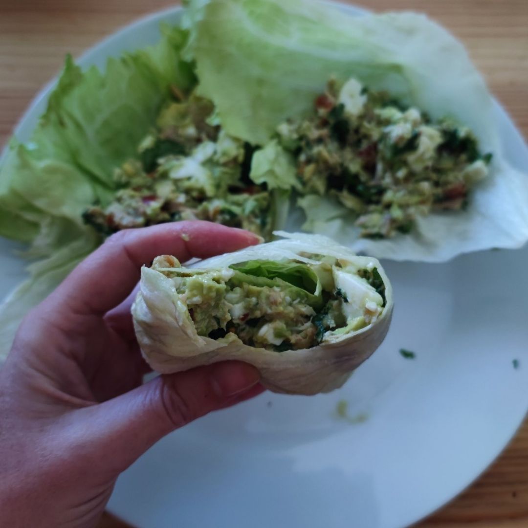 Burrito vegetal con atún y lechuga (keto) Burrito vegetal con atún y lechuga (keto)
