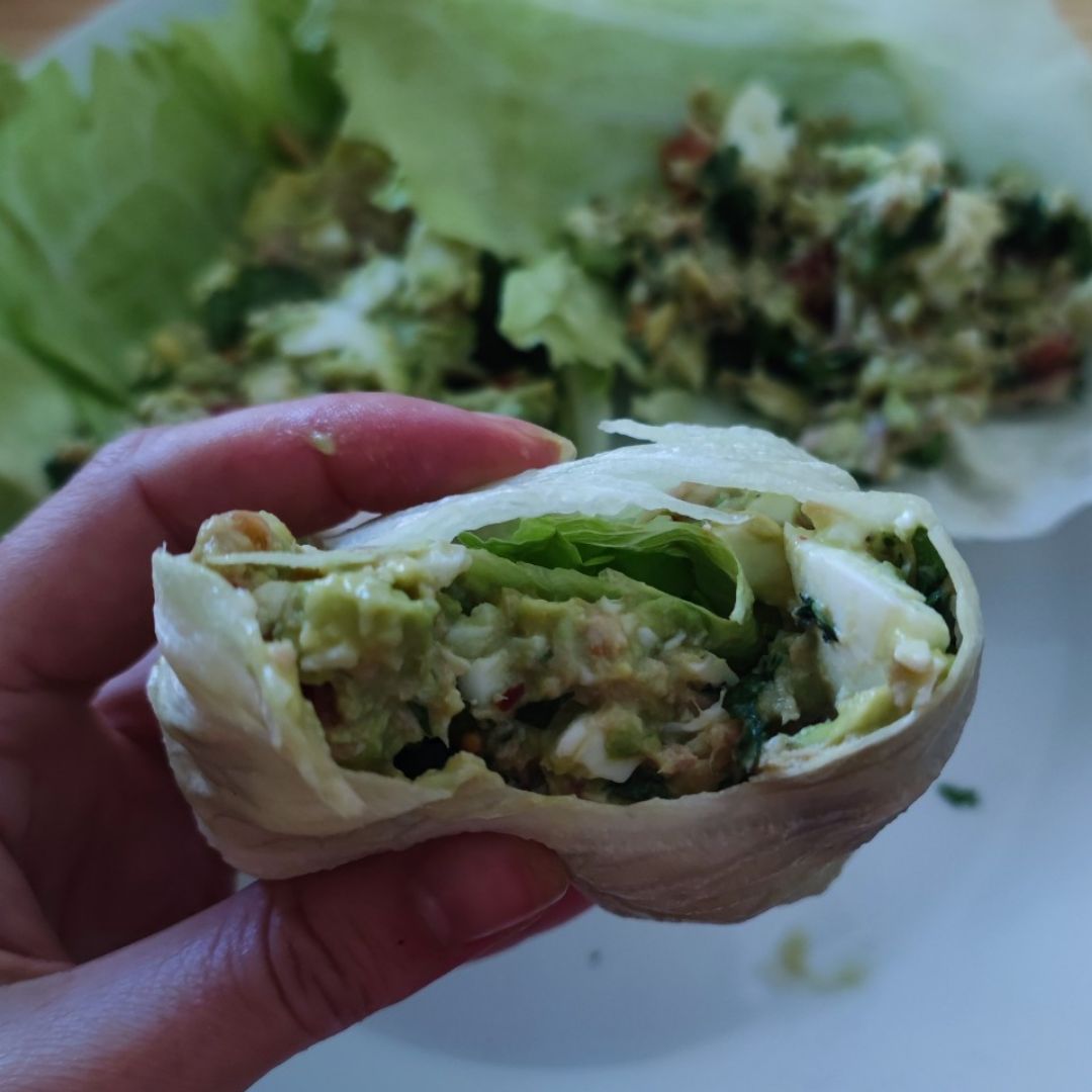 Burrito vegetal con atún y lechuga (keto) Paso 4 Burrito vegetal con atún y lechuga (keto) Paso 4