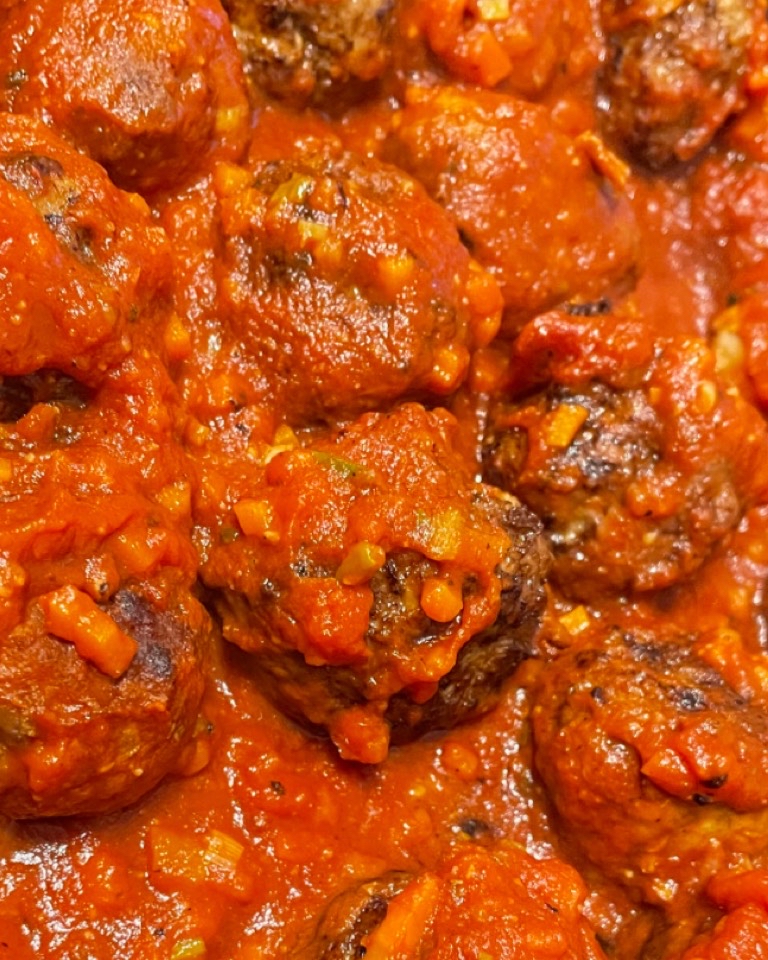 ALBÓNDIGAS EN SALSA DE TOMATE ALBÓNDIGAS EN SALSA DE TOMATE