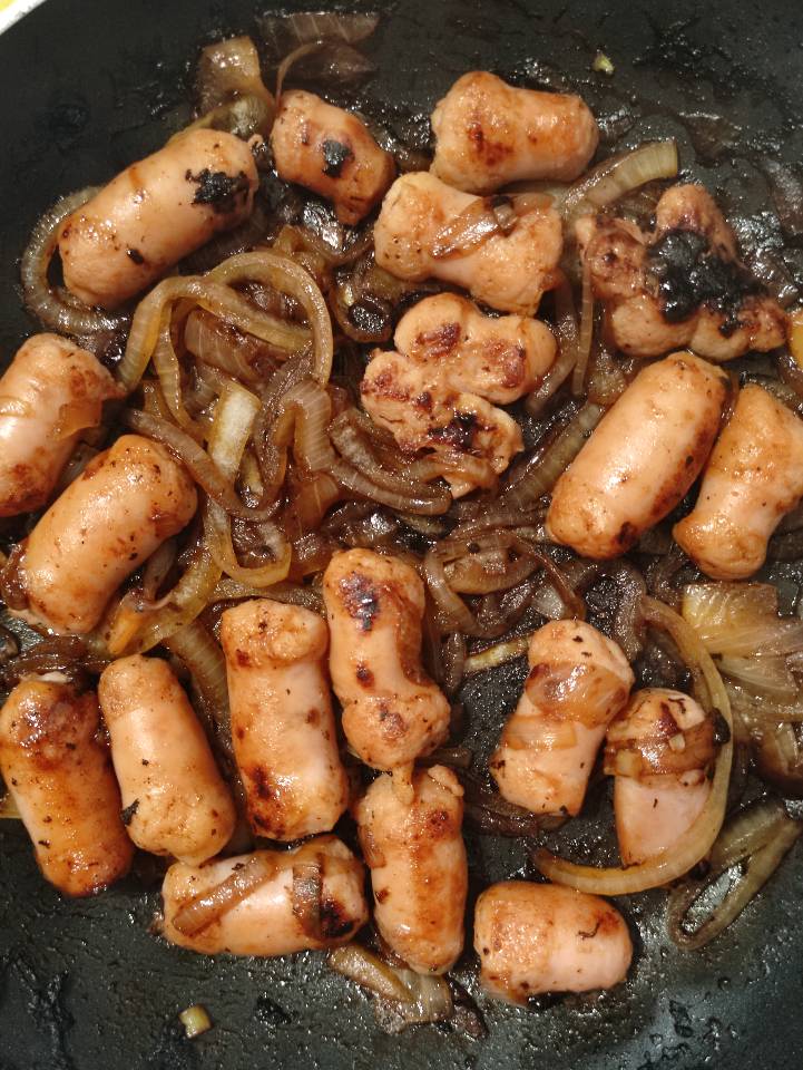 Salchichas de pollo a la cerveza. Salchichas de pollo a la cerveza.
