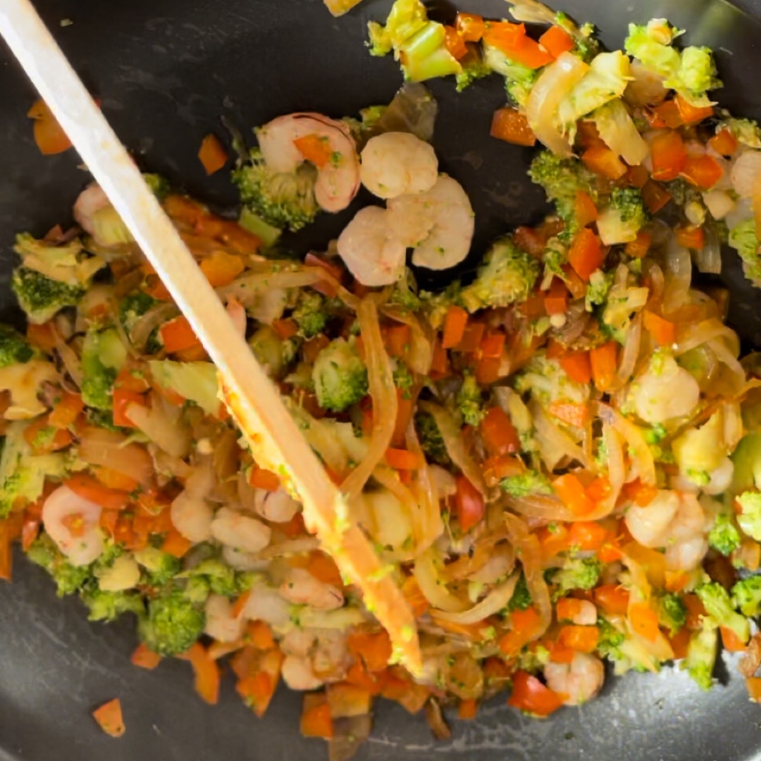Verduras con gambas y pasta integral al curry Paso 3 Verduras con gambas y pasta integral al curry Paso 3