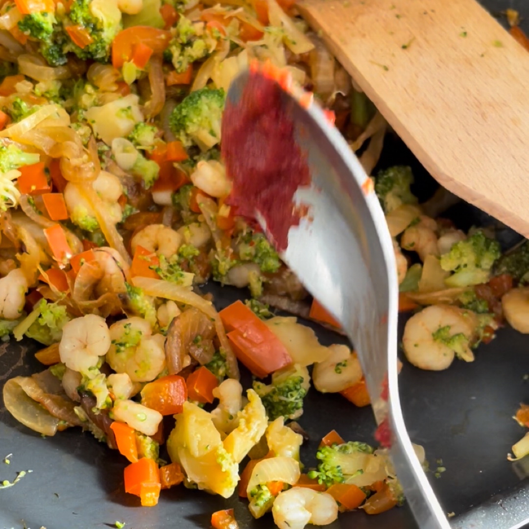 Verduras con gambas y pasta integral al curry Paso 4 Verduras con gambas y pasta integral al curry Paso 4