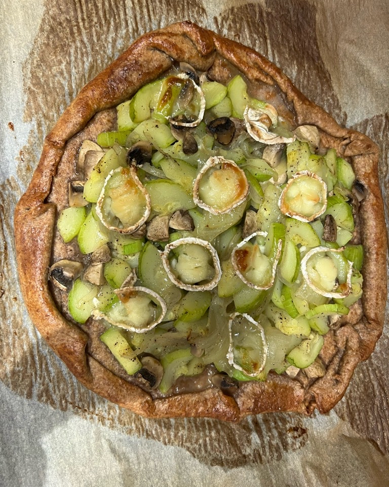 Galette de calabacin, champiñones y queso de cabra🐐 Galette de calabacin, champiñones y queso de cabra🐐