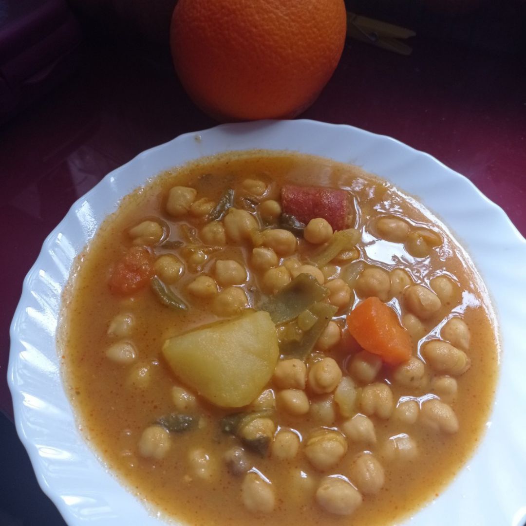 Potaje de garbanzos con acelgas Potaje de garbanzos con acelgas