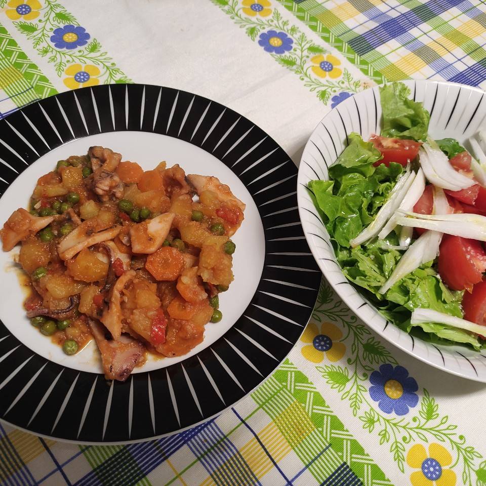 Guiso de calamares con patatas Guiso de calamares con patatas