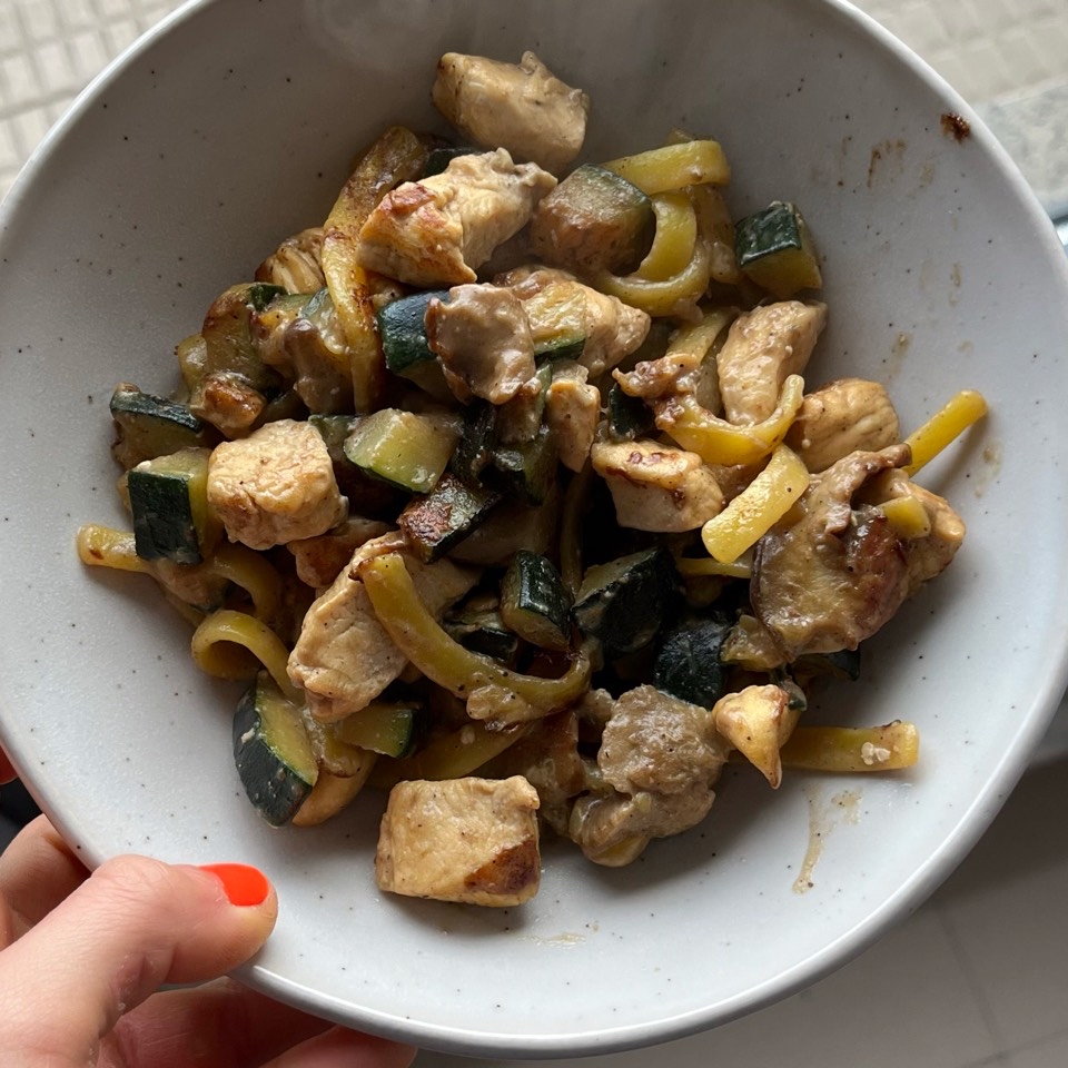 Pasta con pollo y boletus Pasta con pollo y boletus