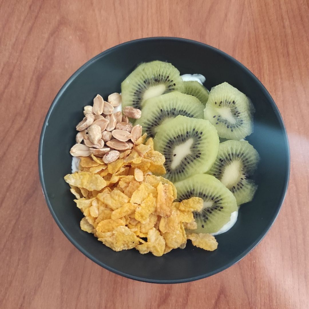 Yogur con cereales y fruta