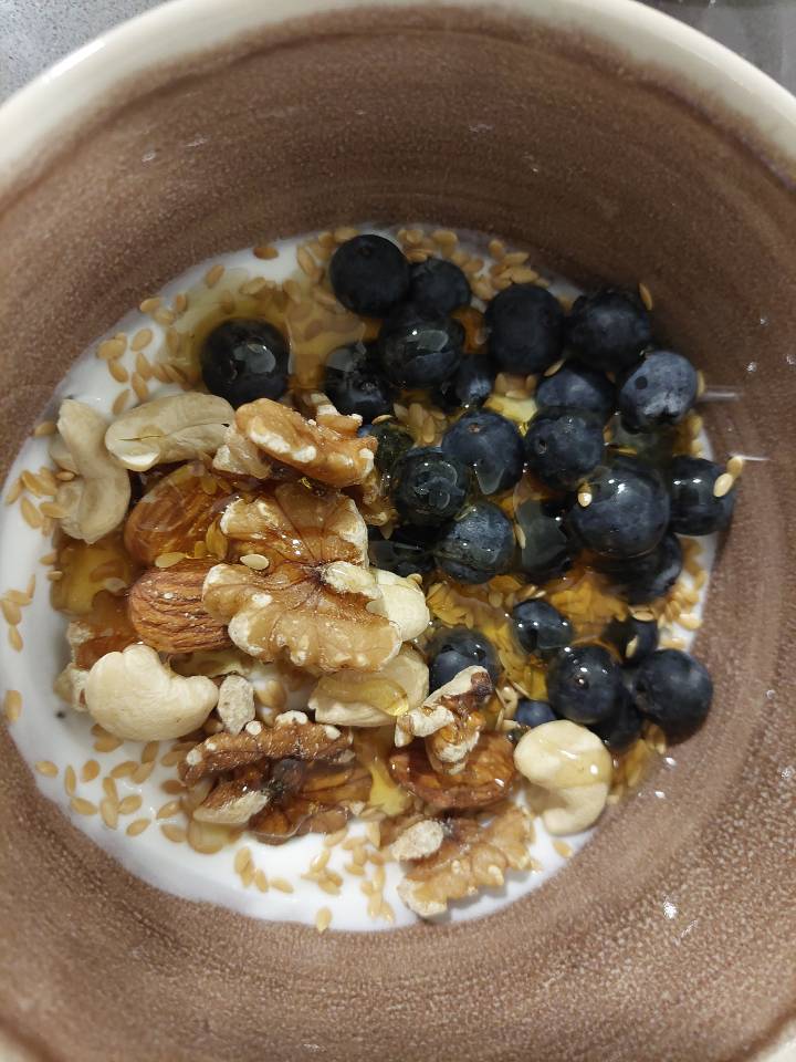 Yogurth con nueces, Arándanos, lino y miel 