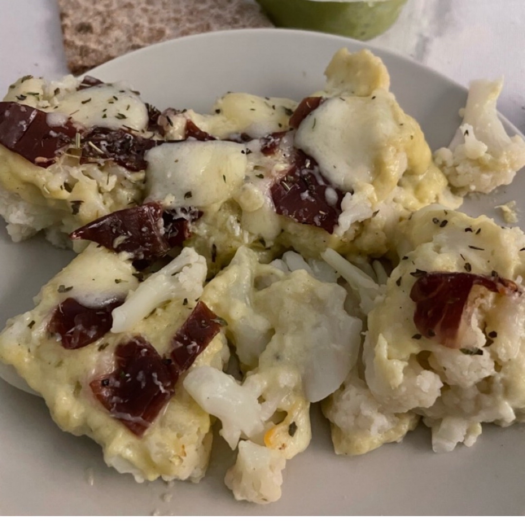 Coliflor gratinada con bechamel de calabacín Coliflor gratinada con bechamel de calabacín
