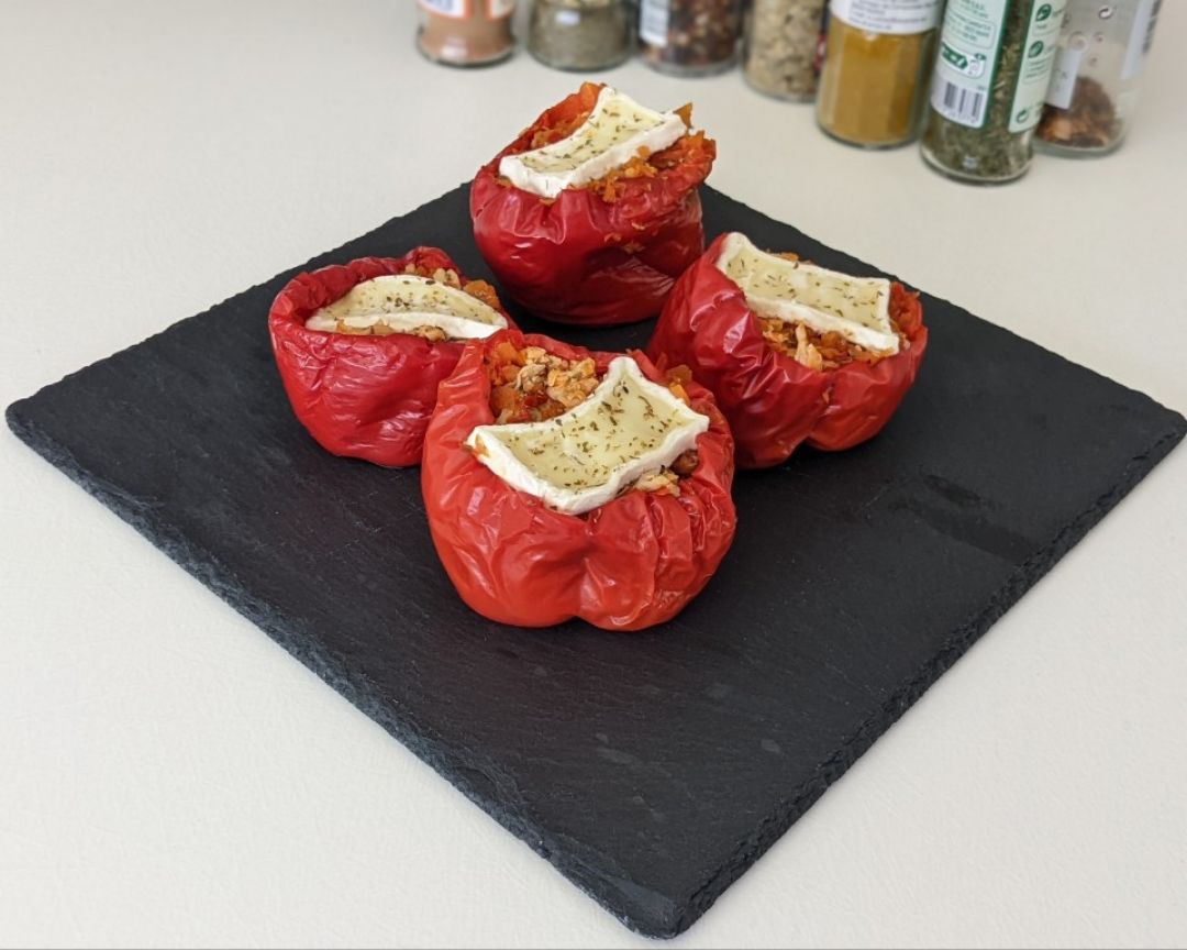 Pimientos rellenos con queso brie Pimientos rellenos con queso brie