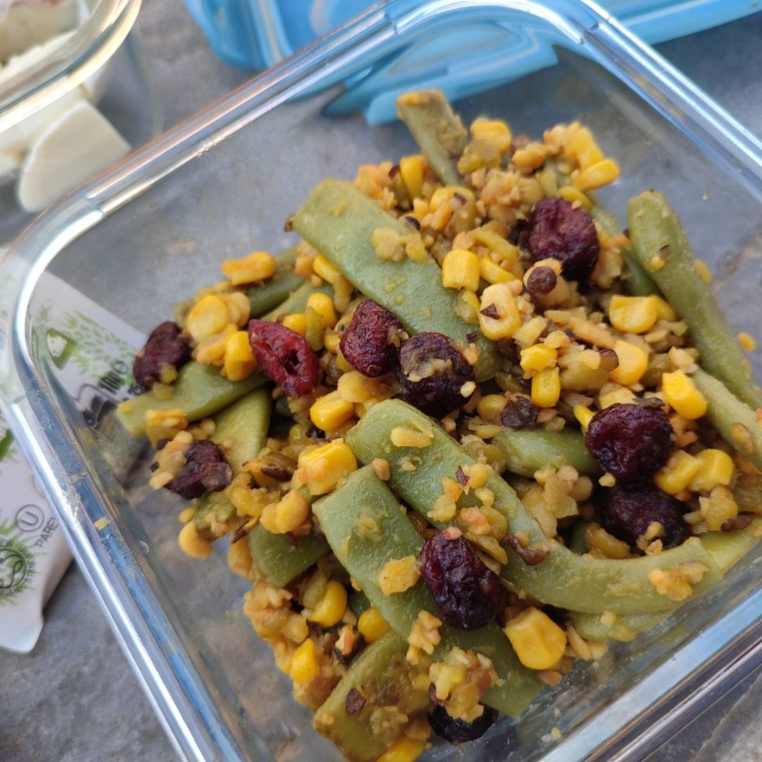 Ensalada de mix de legumbres, judías verdes, maíz dulce, arándanos rojos y edamames. Paso 3 Ensalada de mix de legumbres, judías verdes, maíz dulce, arándanos rojos y edamames. Paso 3