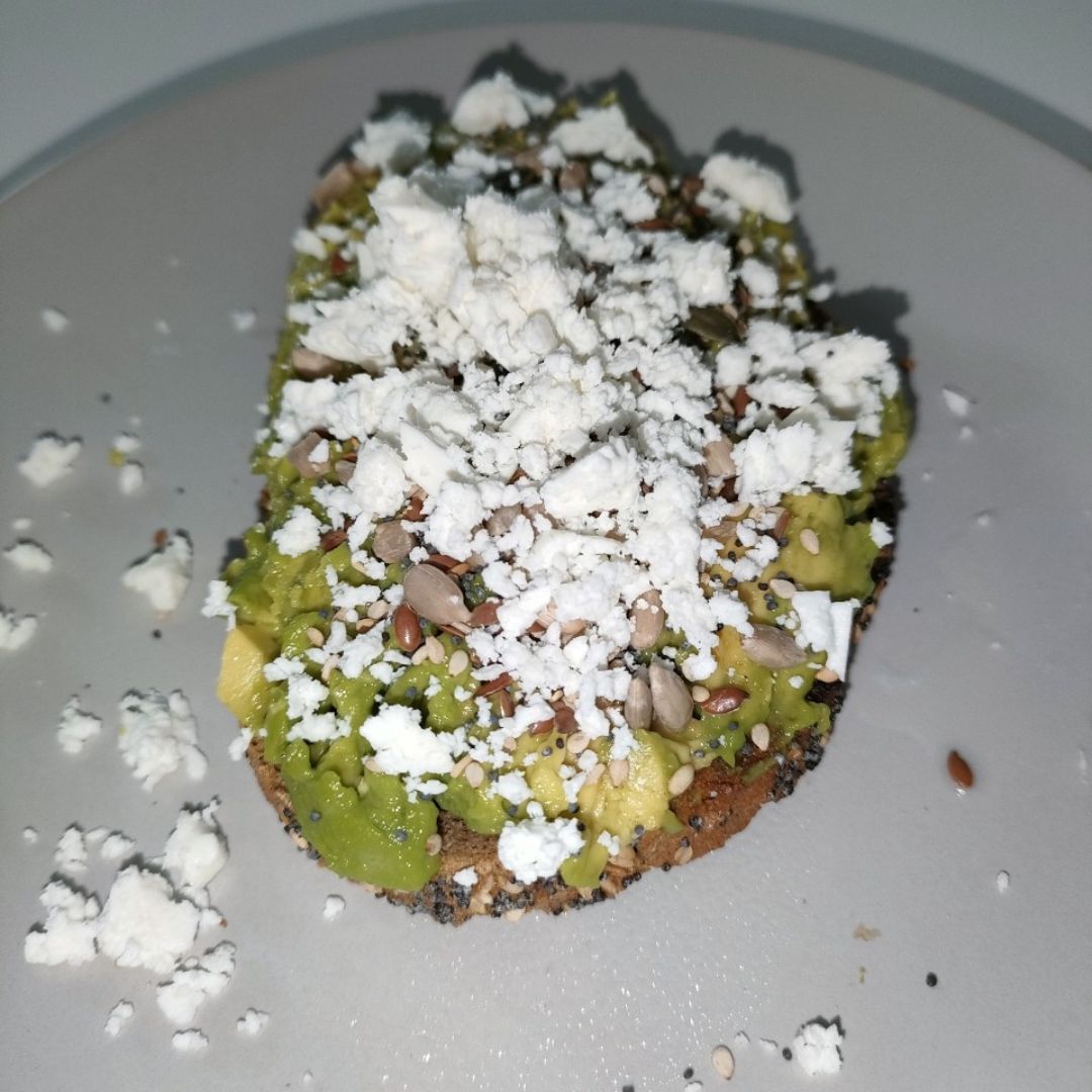 ✨ Tostada de aguacate y queso feta 🥑