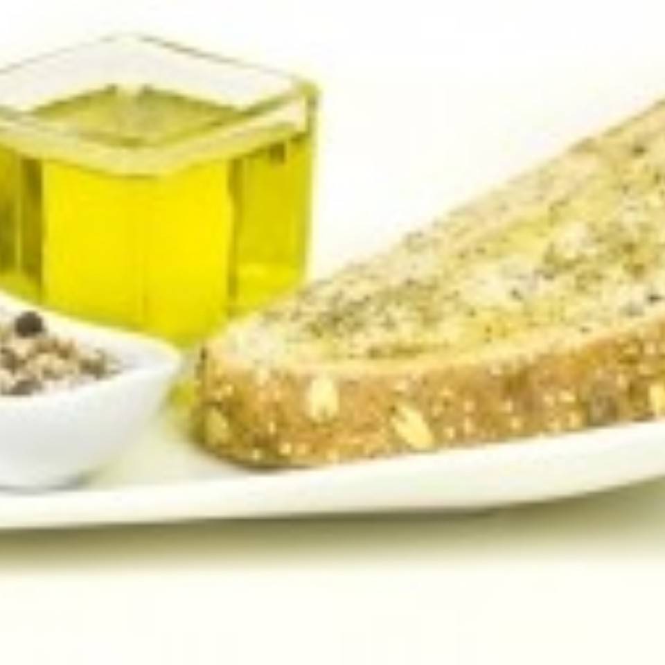 Tostada pan de espelta con aceite de oliva Tostada pan de espelta con aceite de oliva