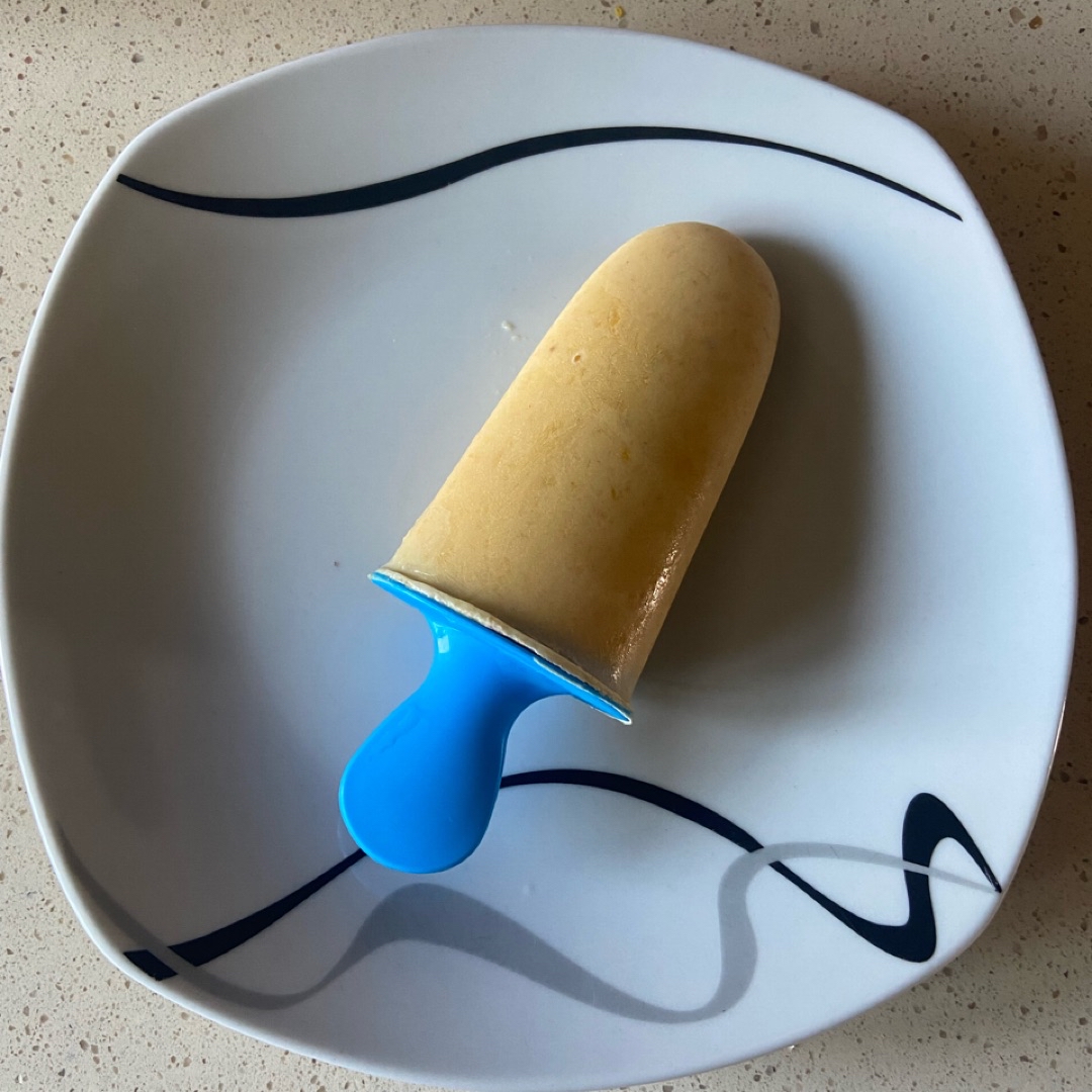 Helado de mango y crema de cacahuete Helado de mango y crema de cacahuete