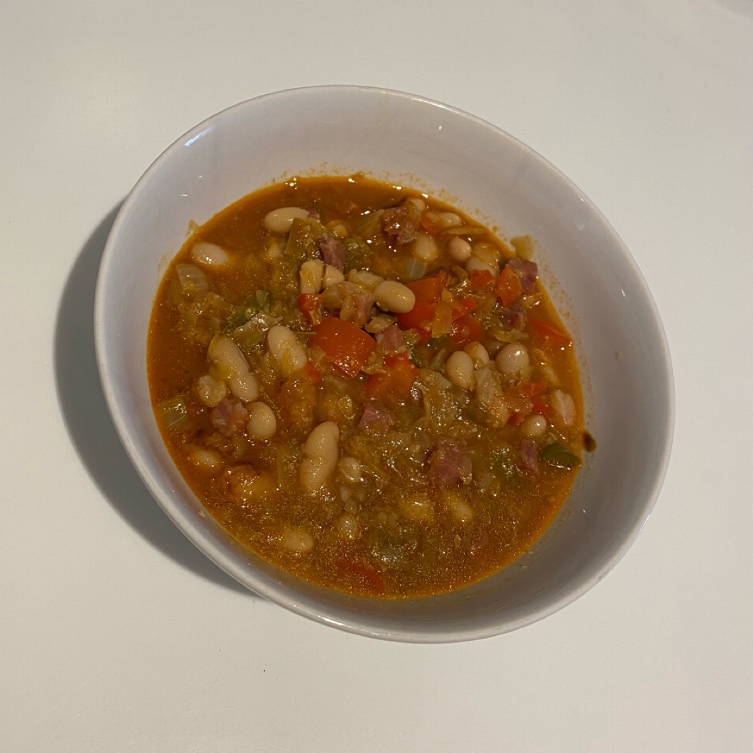 Alubias con jamón y verduras Alubias con jamón y verduras