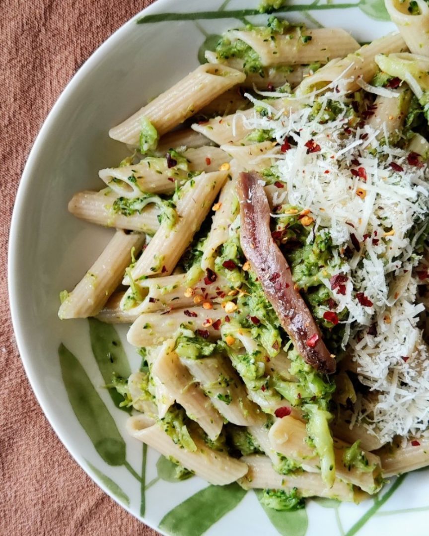 Macarrones con brócoli y anchoas