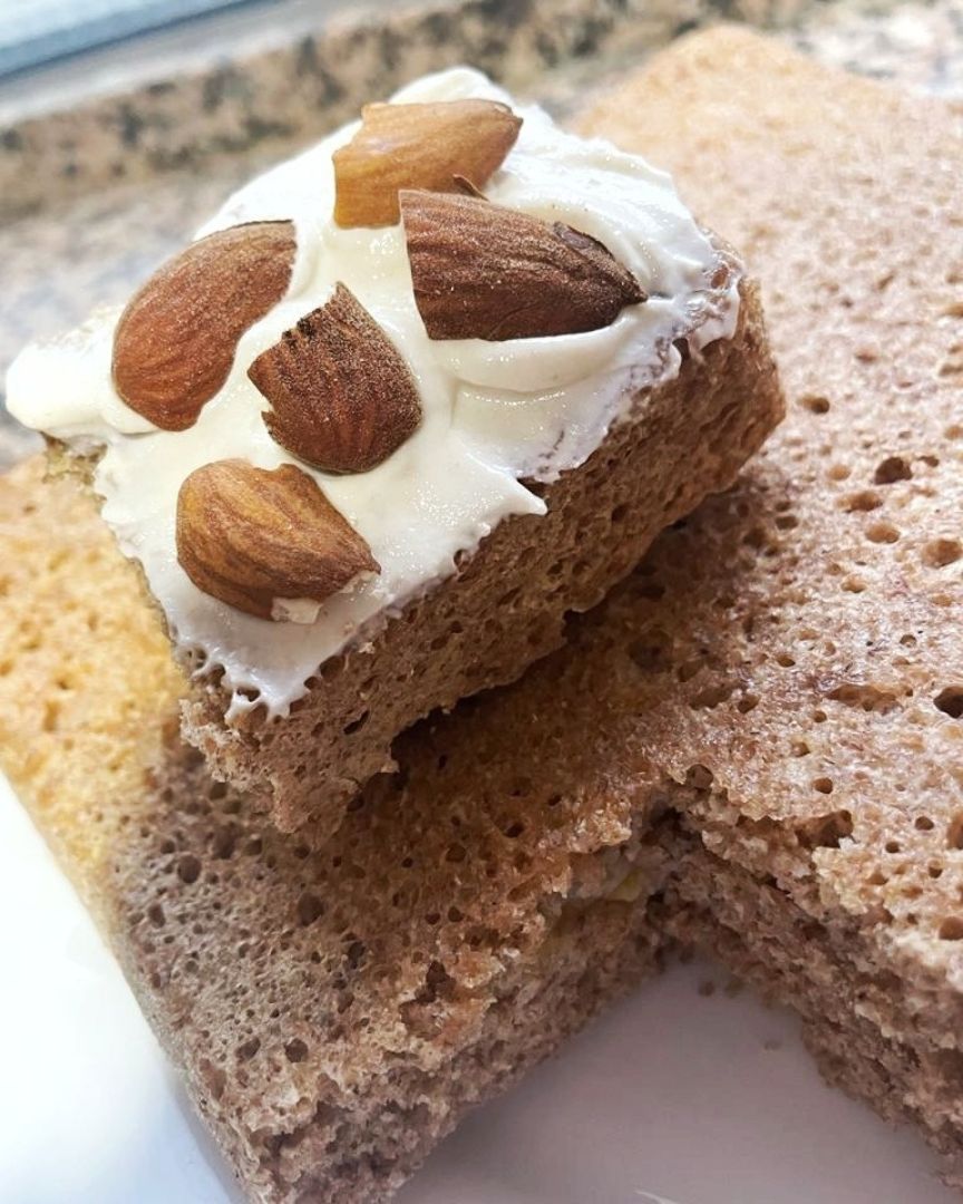 Bizcocho con Yogur proteico y almendras 