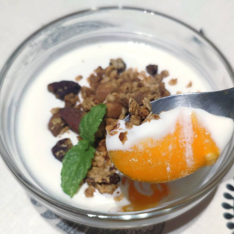 Vasitos de yogur con caqui