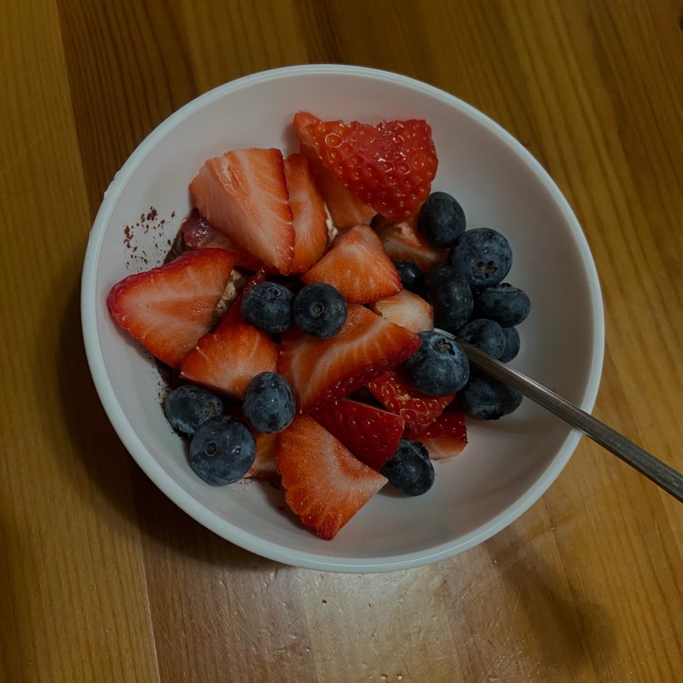 Yogur con frutas y chocolate 🍫 🍓 Yogur con frutas y chocolate 🍫 🍓