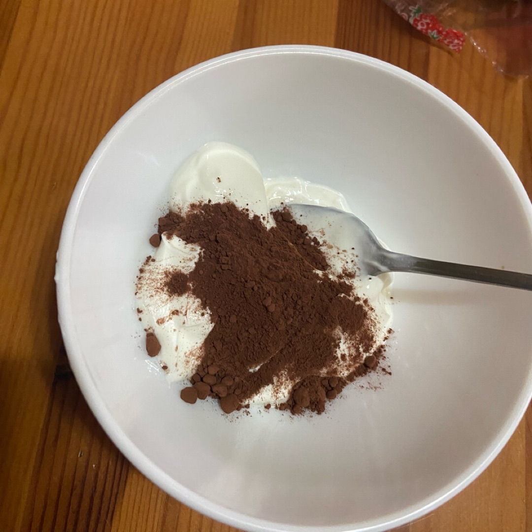 Yogur con frutas y chocolate 🍫 🍓 Paso 1 Yogur con frutas y chocolate 🍫 🍓 Paso 1