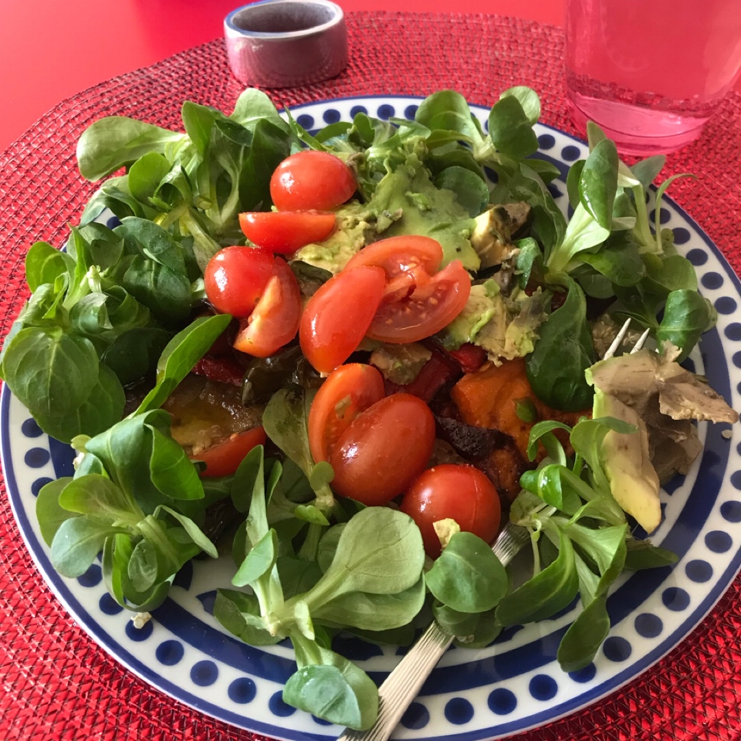 Ensalada con verduras asadas y quinoa Ensalada con verduras asadas y quinoa