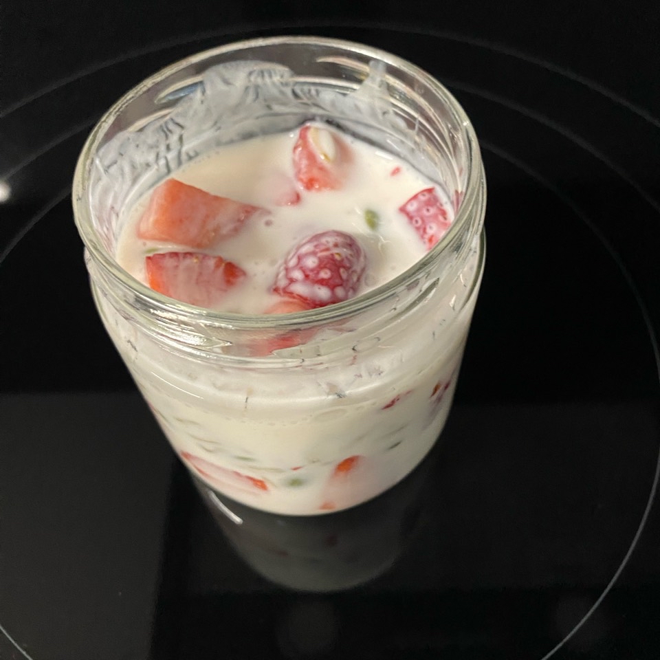 Kefir con fresas y pipas Kefir con fresas y pipas