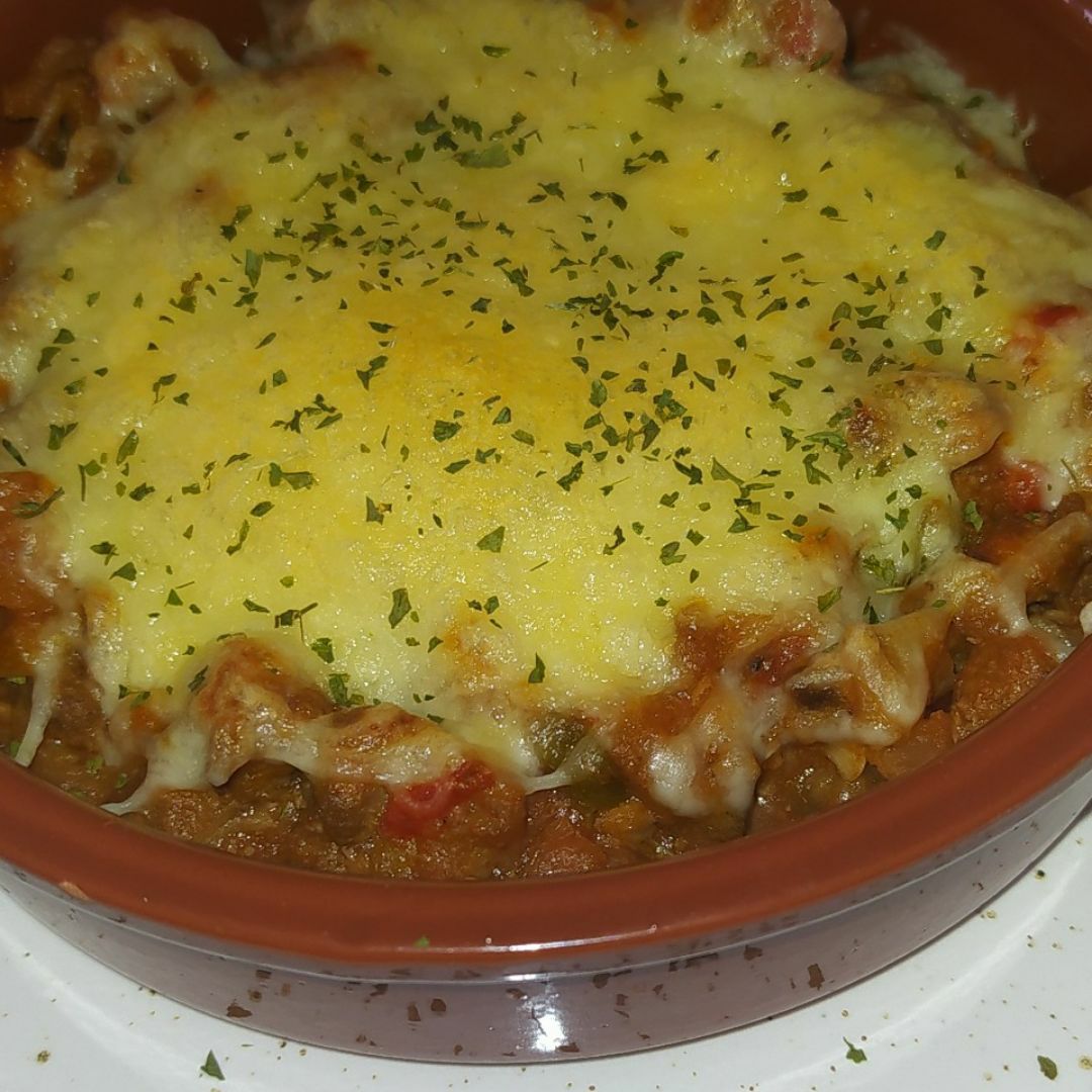 Cazuela de ternera gratinada Cazuela de ternera gratinada