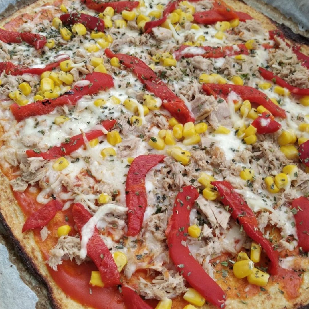 Pizza de atún con base de coliflor