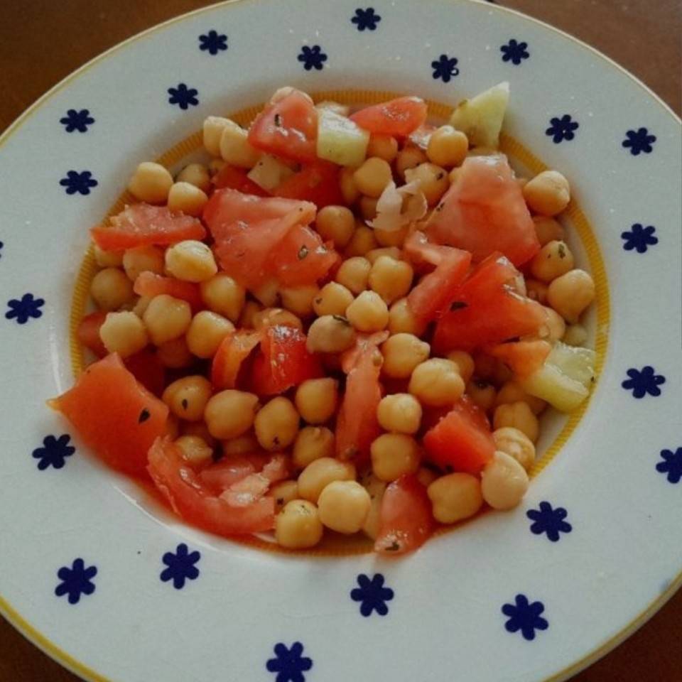Ensalada de garbanzos y tomate Ensalada de garbanzos y tomate