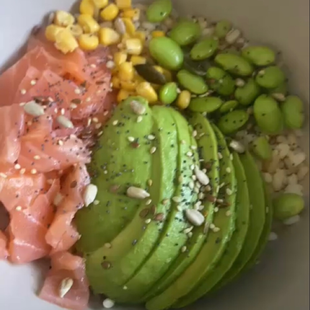 Poke bowl de salmón Poke bowl de salmón