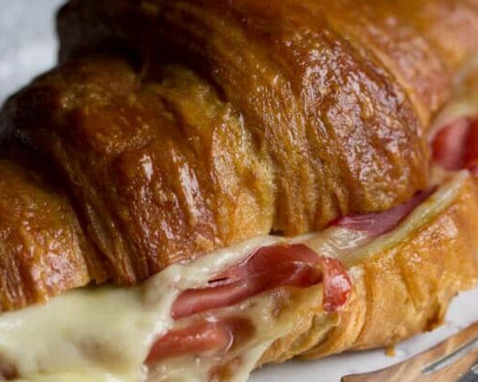 🥐 Croissant trufado de cebo ibérico y mozzarella al horno 💓 🥐 Croissant trufado de cebo ibérico y mozzarella al horno 💓