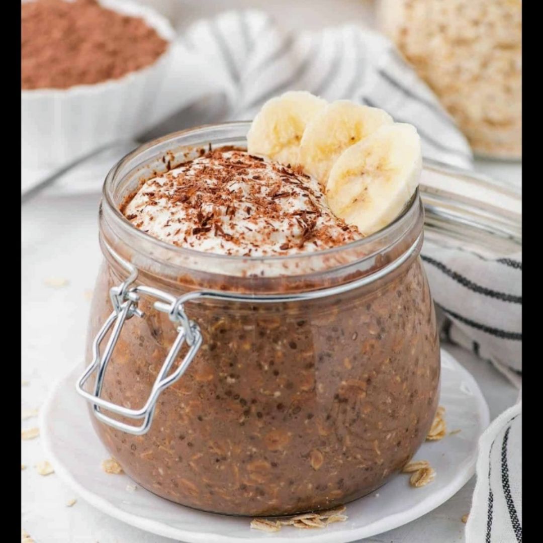 Overnight oats de avena, plátano y cacao