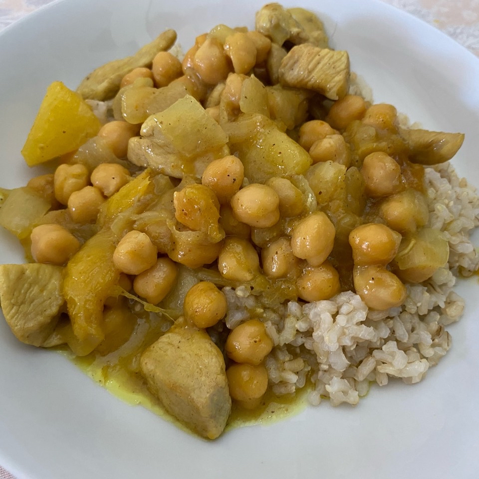 Pollo al curry con garbanzos y arroz 