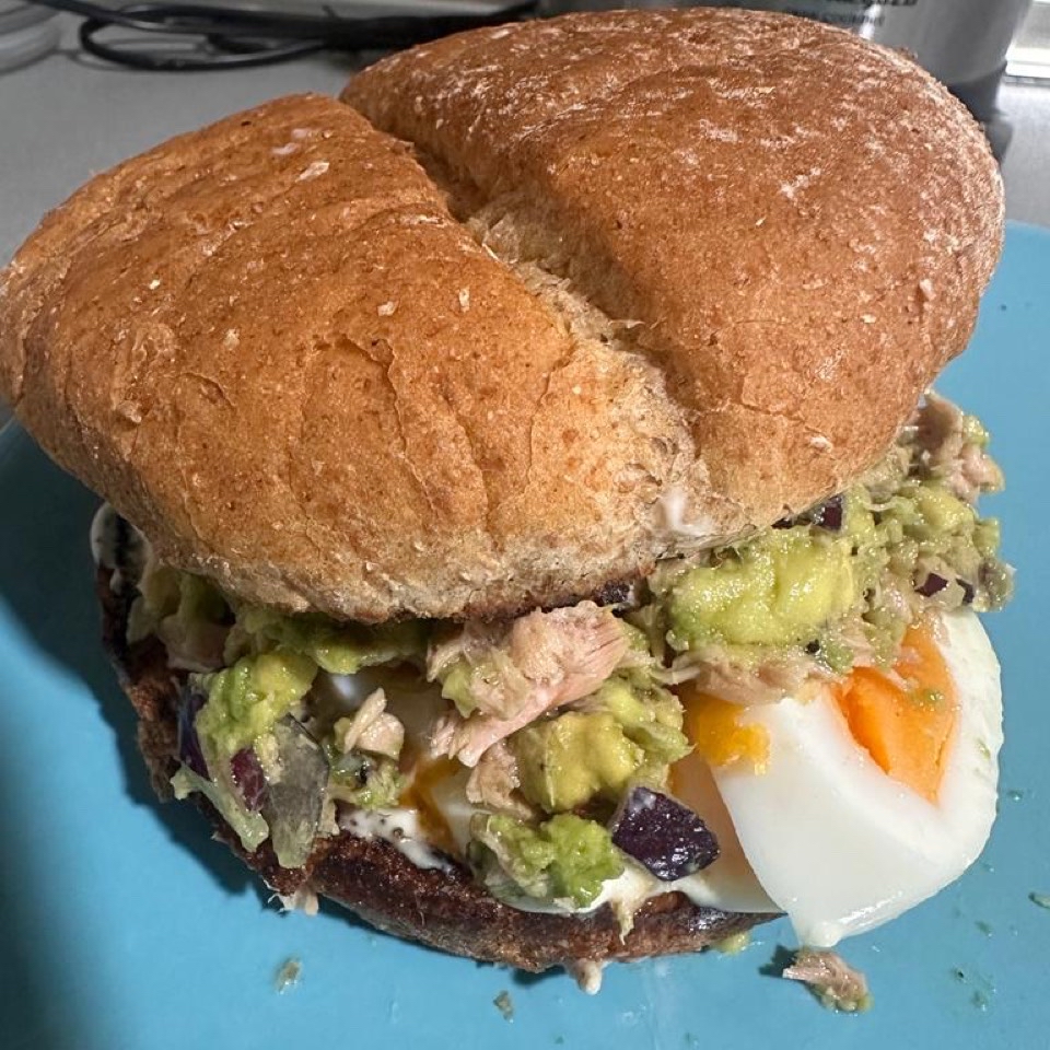 Burger atún y aguacate Burger atún y aguacate