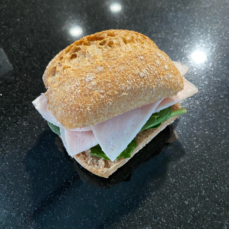 Bocata de pechuga de pavo con espinacas Bocata de pechuga de pavo con espinacas