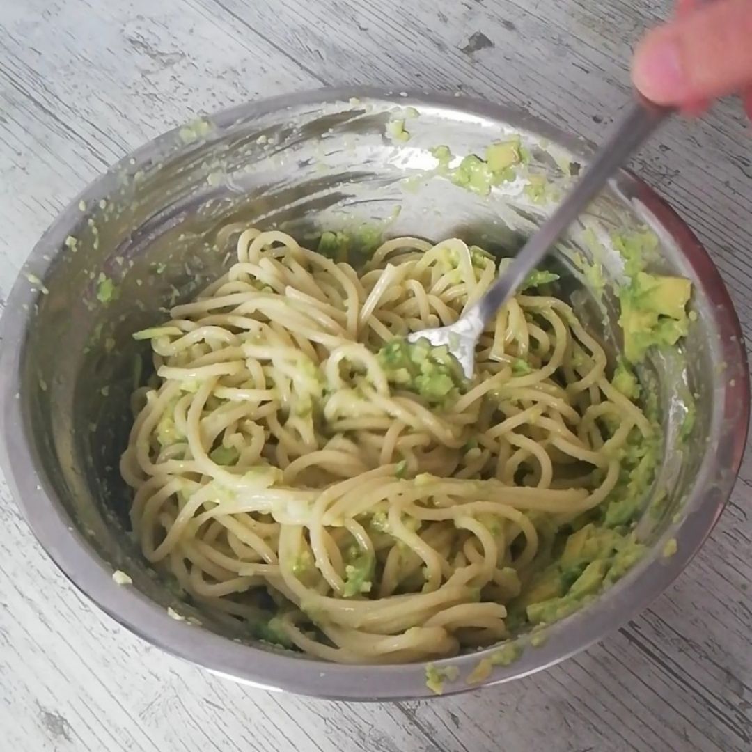 Pasta en salsa de aguacate y quenelle de tartar de atún Paso 3 Pasta en salsa de aguacate y quenelle de tartar de atún Paso 3