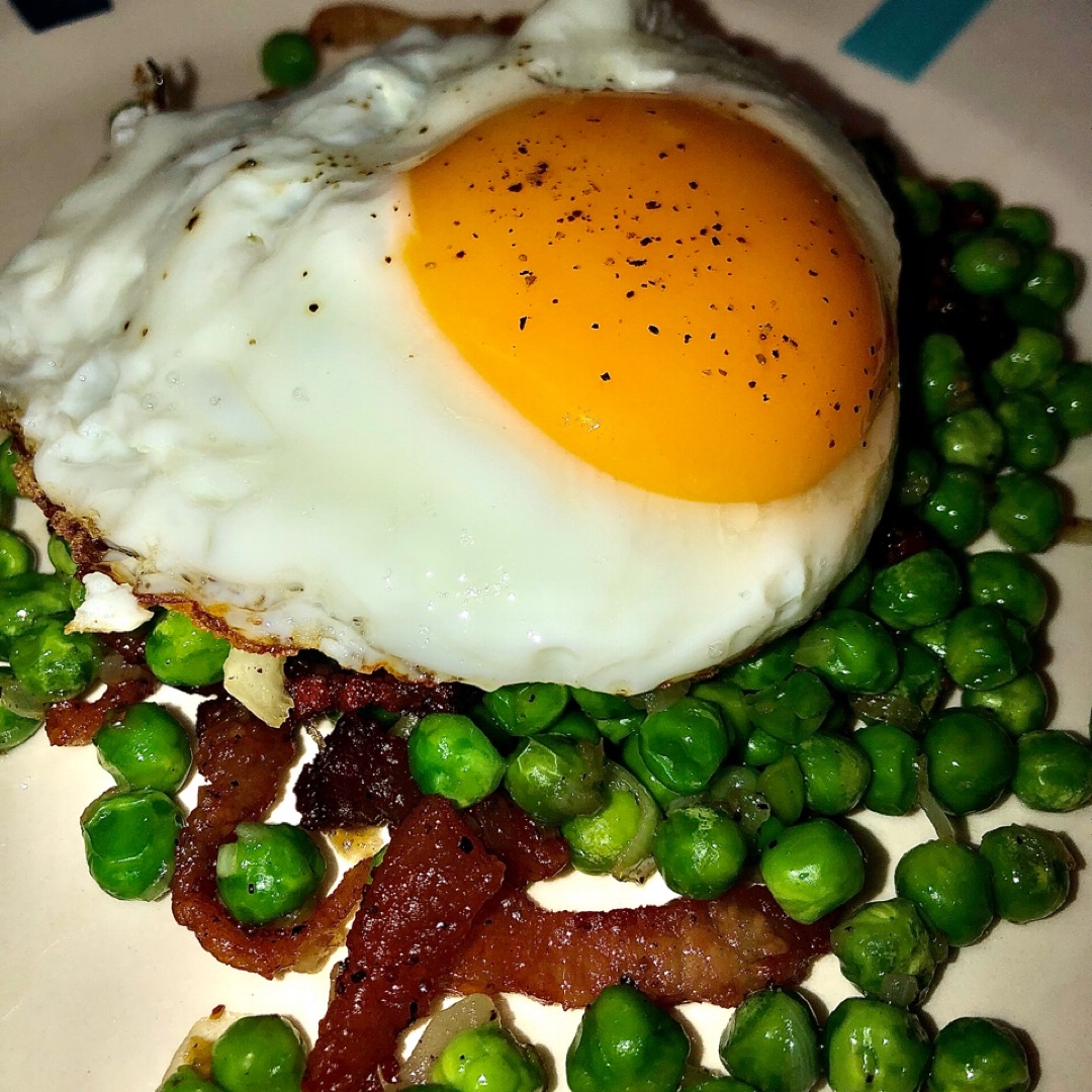 GUISANTES + GUANCIALE + HUEVO 🍳 GUISANTES + GUANCIALE + HUEVO 🍳