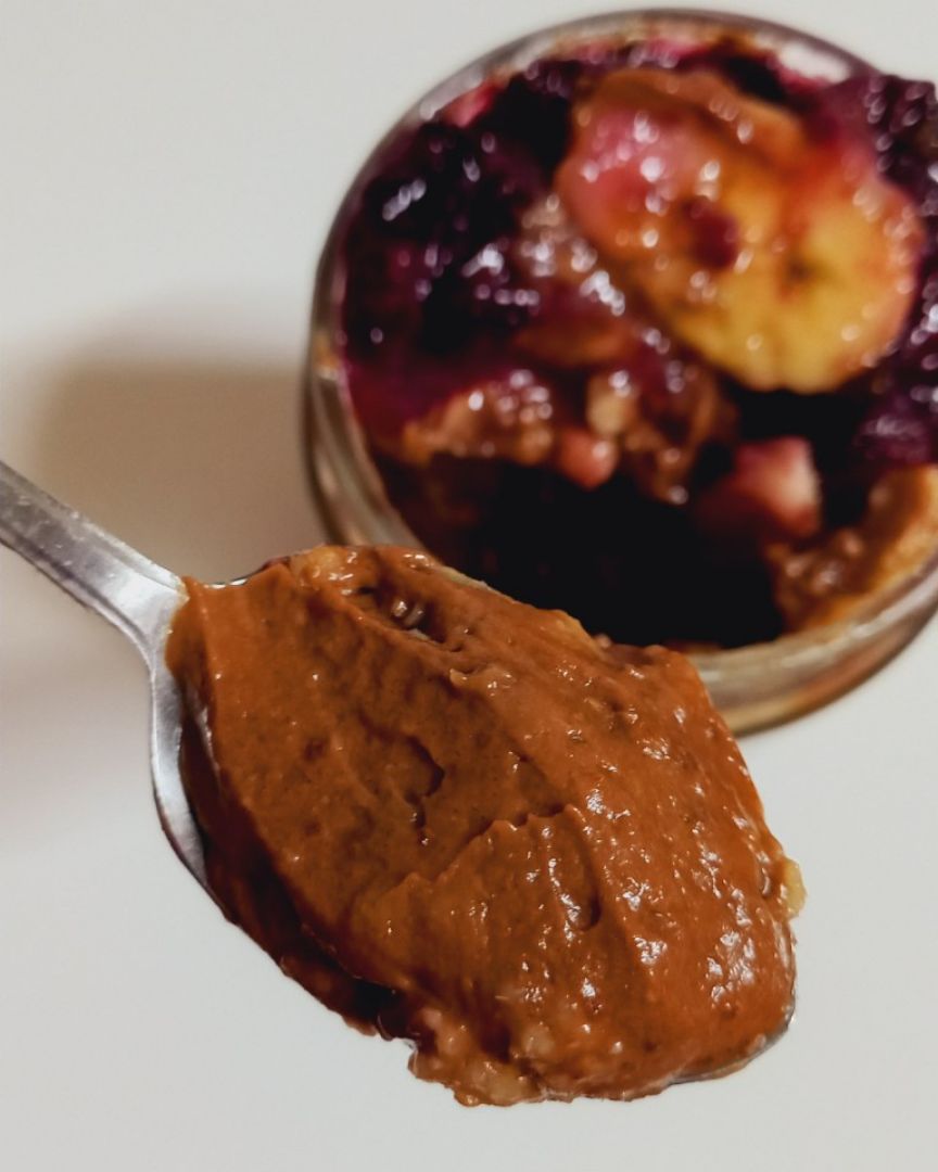 Mousse de cacao 🍫, banana 🍌 y aguacate 🥑 con avena, uvas 🍇 pasas y miel. Paso 4 Mousse de cacao 🍫, banana 🍌 y aguacate 🥑 con avena, uvas 🍇 pasas y miel. Paso 4