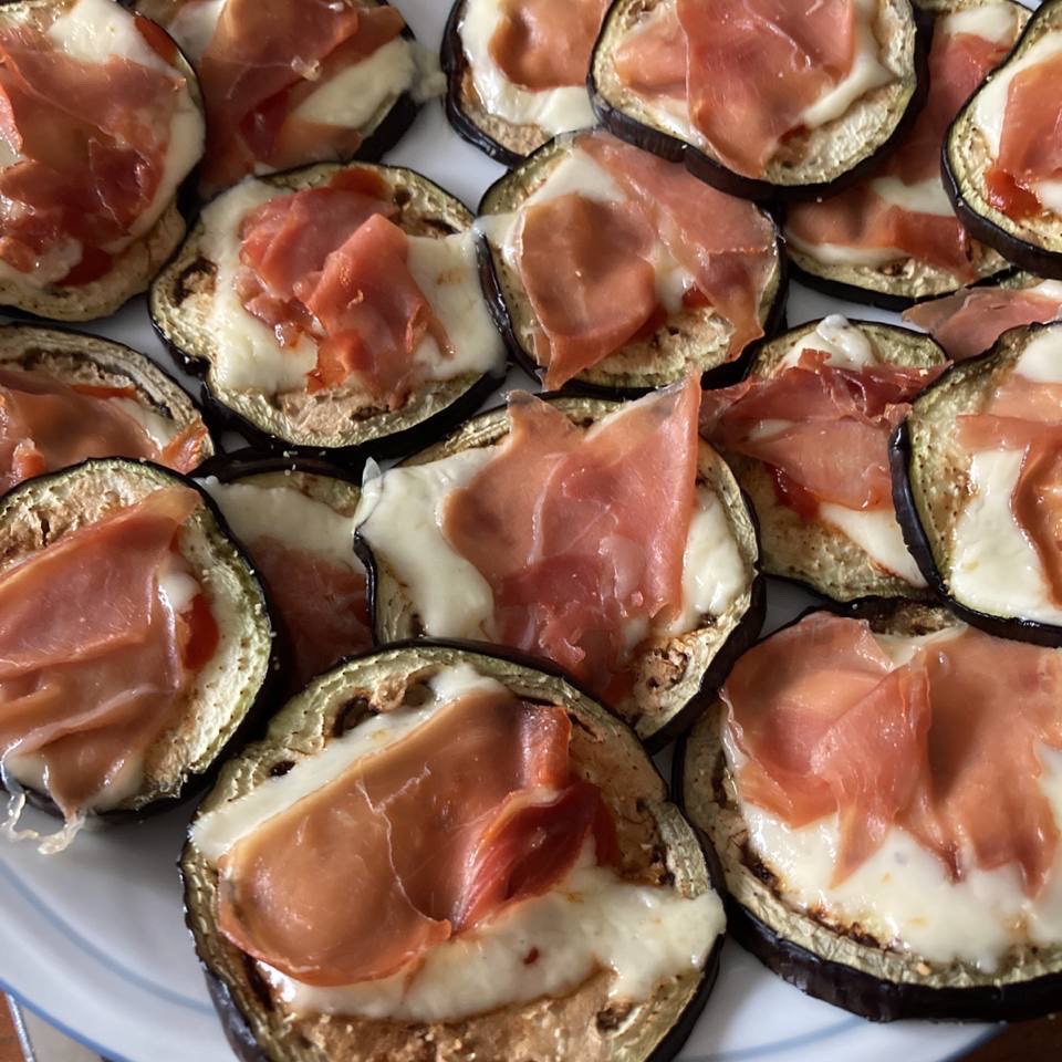 “Picolinis” de berenjena, queso y jamón “Picolinis” de berenjena, queso y jamón