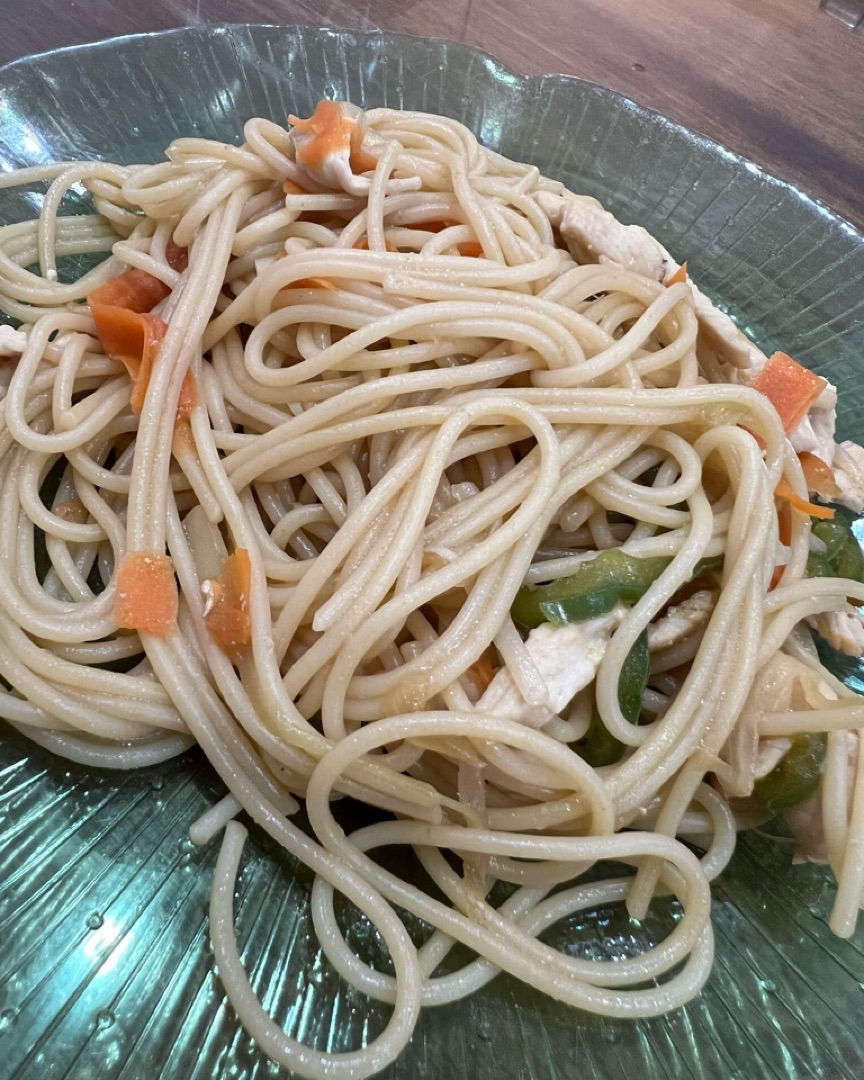 Espaguetis con verduras, pollo y soja Espaguetis con verduras, pollo y soja