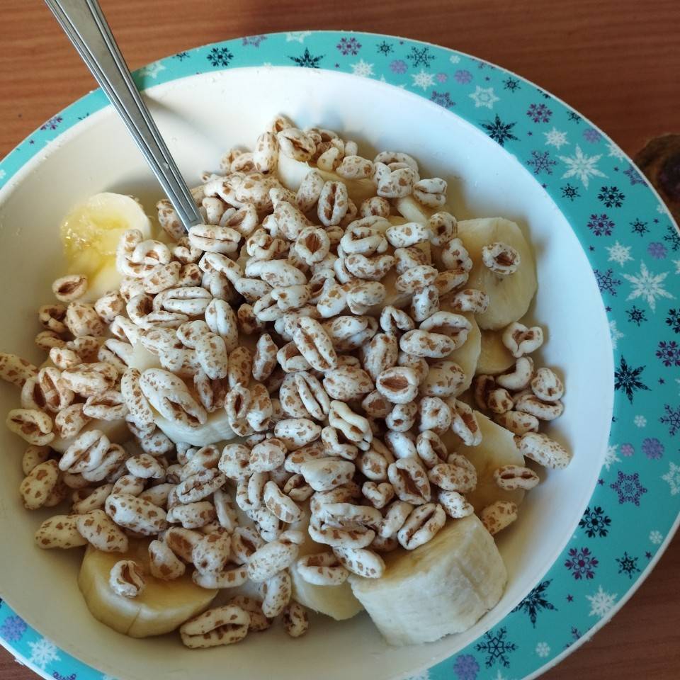 Yogur con banana y cereales Yogur con banana y cereales