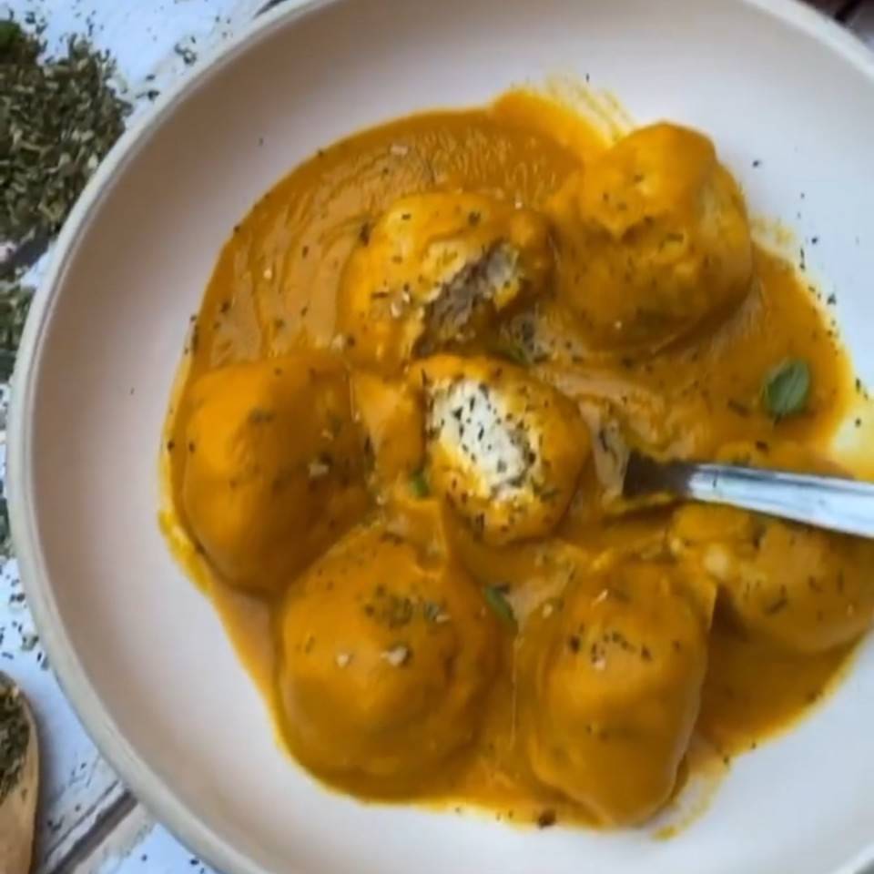 Albóndigas de pollo con salsa de zanahoria, manzana y curry Albóndigas de pollo con salsa de zanahoria, manzana y curry