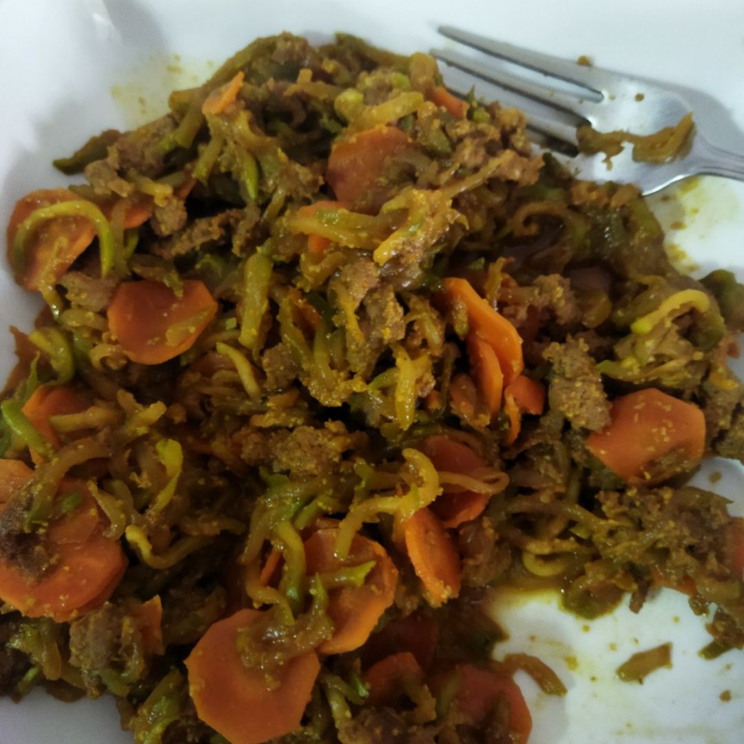 Espaguetis de calabacín al curry Espaguetis de calabacín al curry