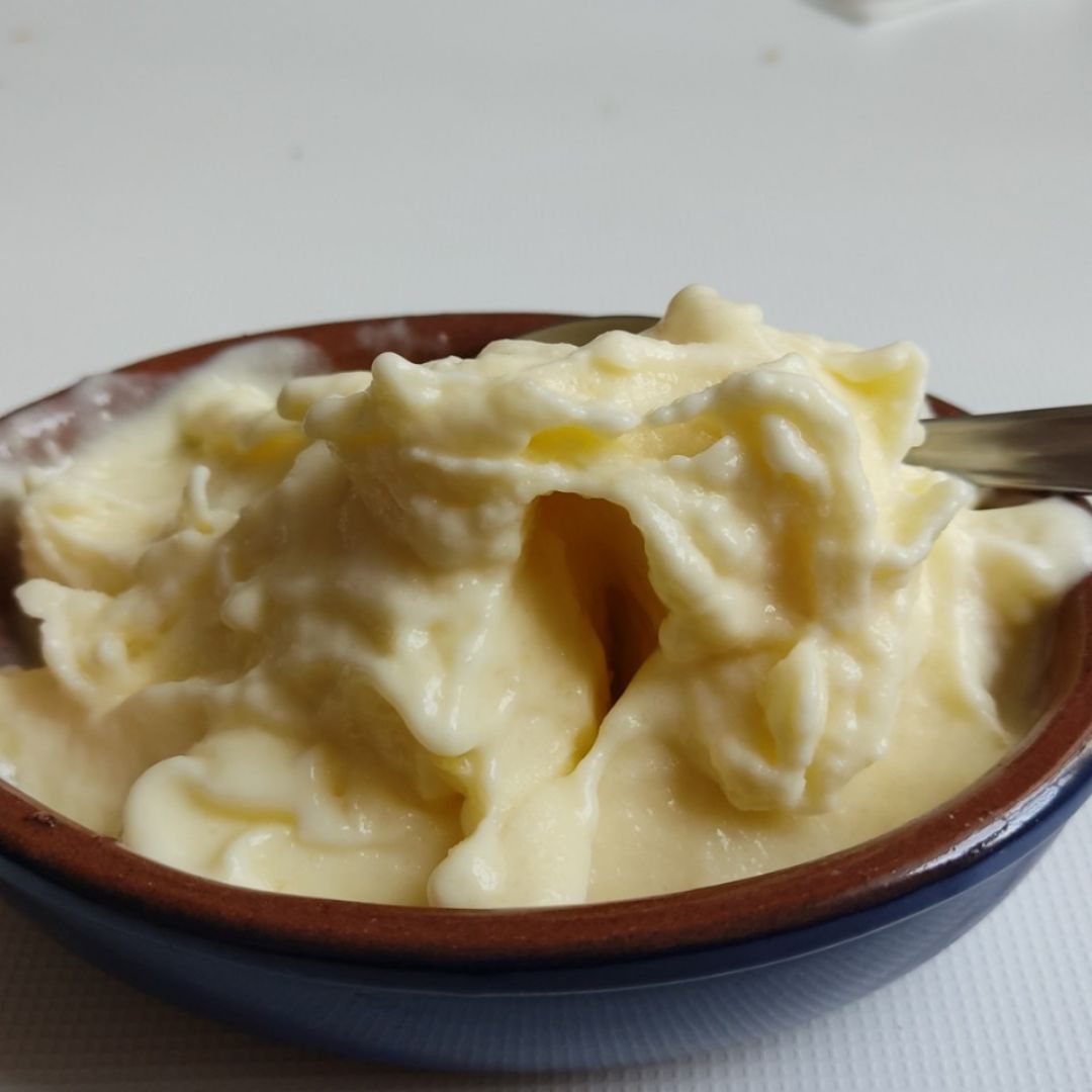 Helado de piña y yogurt de coco Helado de piña y yogurt de coco