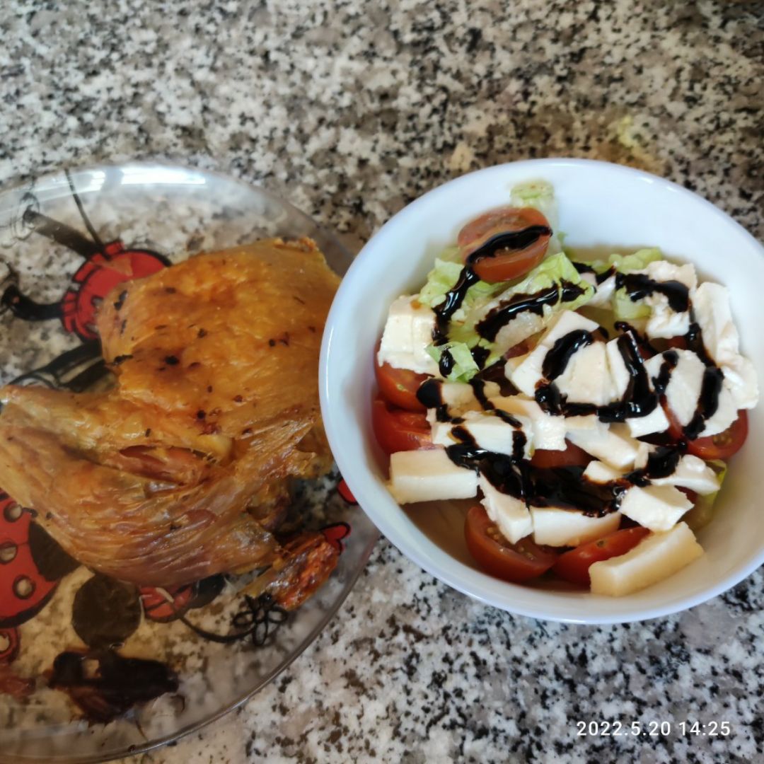 Pollo al Horno con Ensalada Pollo al Horno con Ensalada