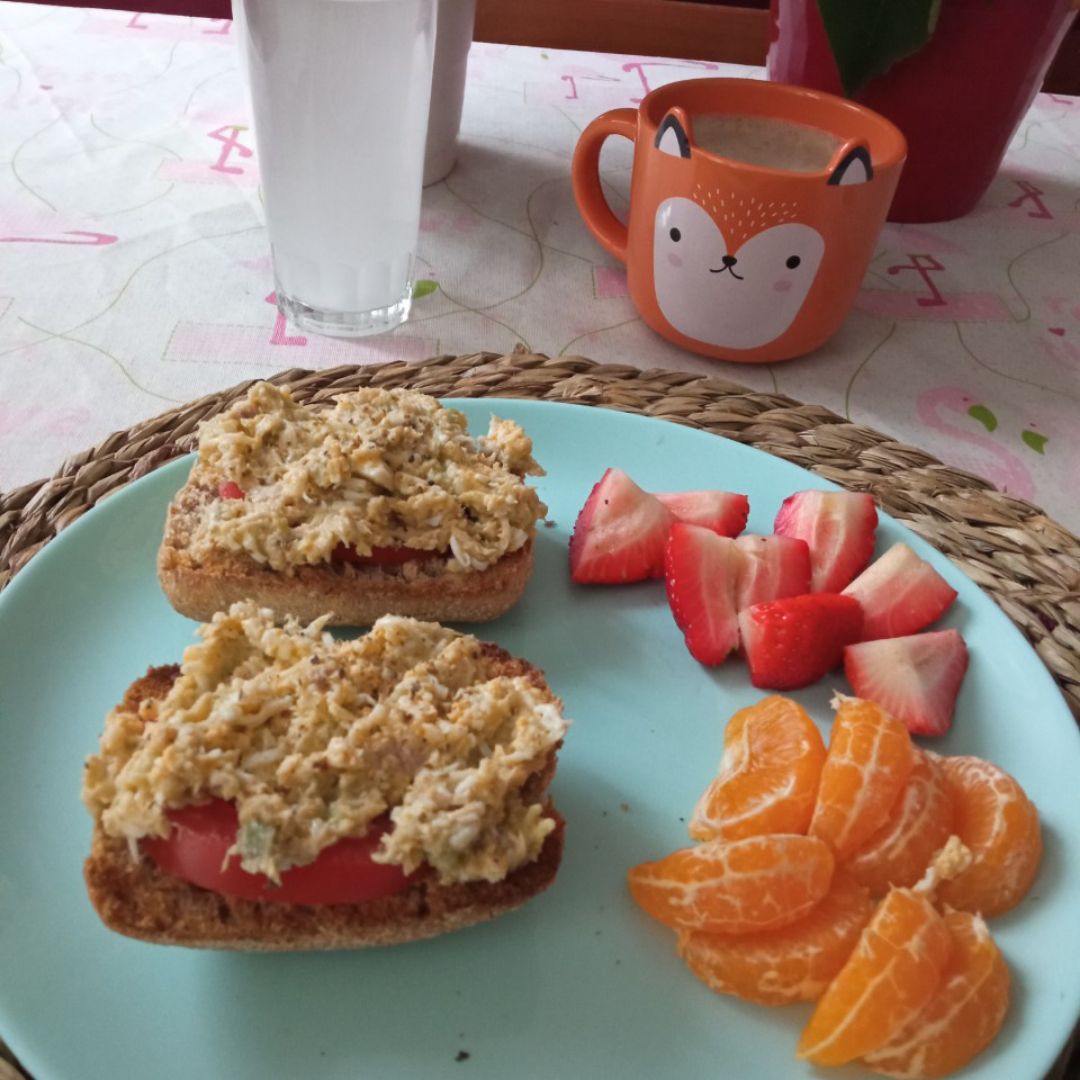 Tostadas de huevo y atún 