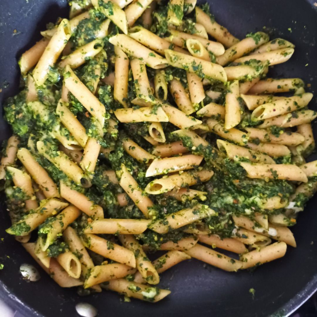 Macarrones integrales al pesto de espinacas. @airfreecomida