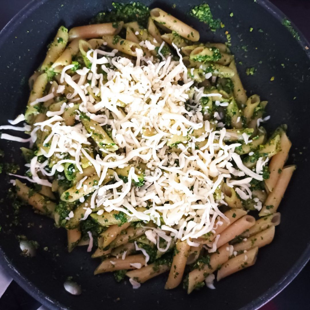 Macarrones integrales al pesto de espinacas. @airfreecomida Paso 2