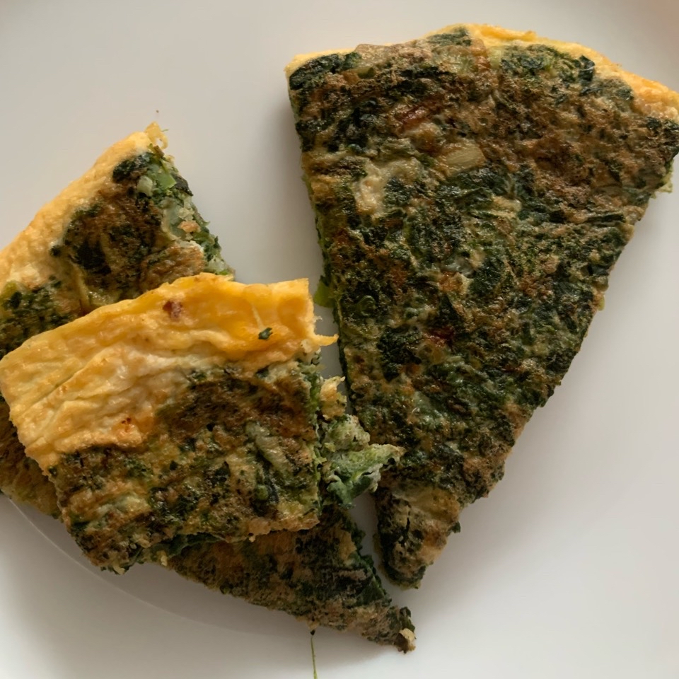 Tortilla de espinacas y ajos tiernos Tortilla de espinacas y ajos tiernos